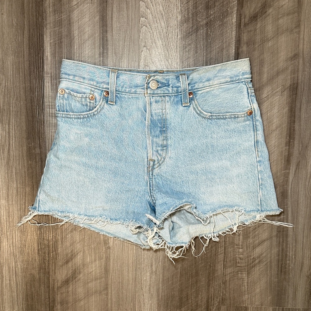 Levi's Frayed Hem Jean Wedge Shorts - 26